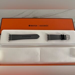 Apple Watch Hermès - 42mm Noir/Écru Toile H Single Tour NEW